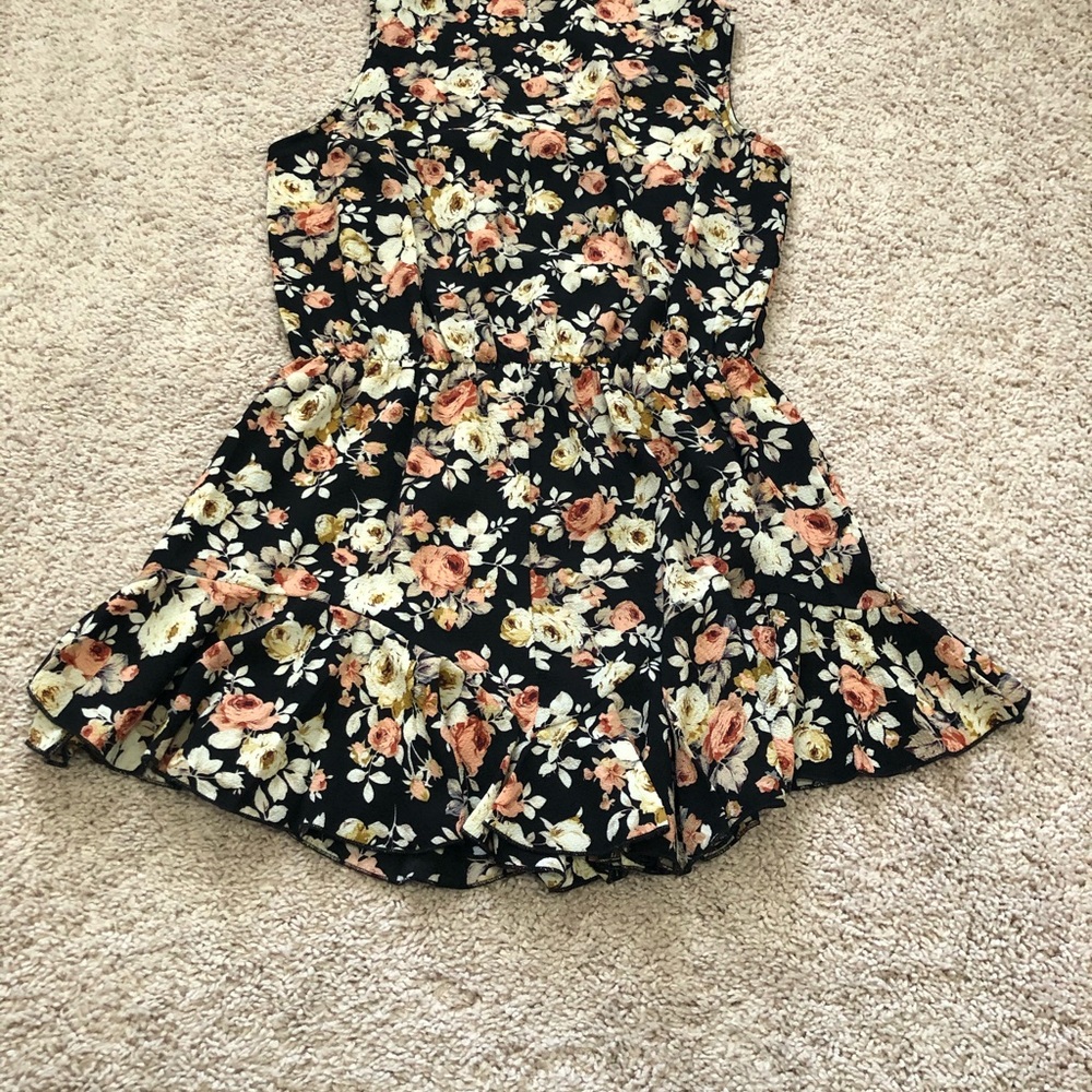 Romper - Picture 2 of 7